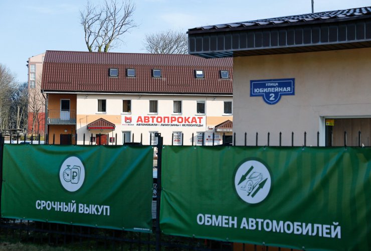 Организация свадебного кортежа с арендованными автомобилями в Калининграде