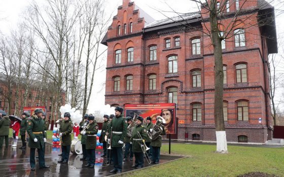 В Гусеве торжественно открыли отремонтированный военный городок