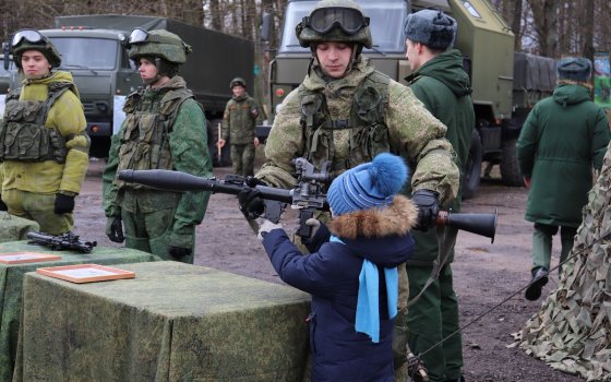Сегодня в парковой зоне ФОКа прошла выставка военной техники