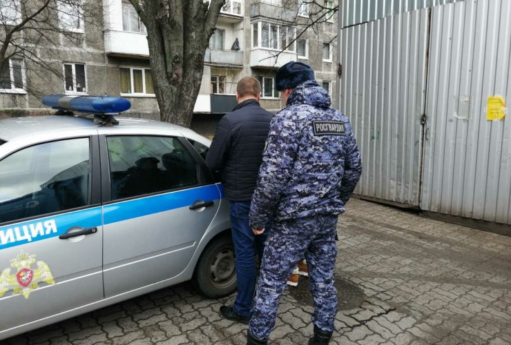 В Гусеве задержали двоих граждан, которые отобрали у прохожего пакеты с продуктами