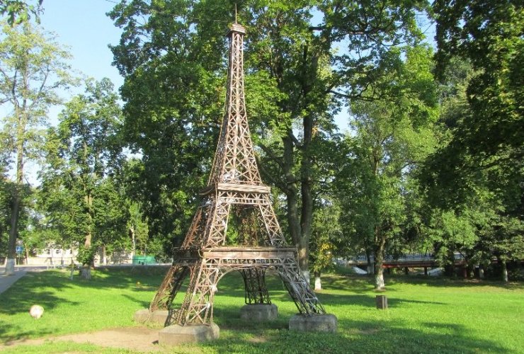 Городская библиотека проводит онлайн-викторину «Эйфелева башня»