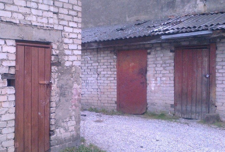 Глава городской администрации поручил снести самовольные постройки на улице Московской