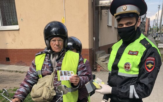 Сотрудники гусевского ГИБДД проводят профилактические мероприятия с мотоциклистами