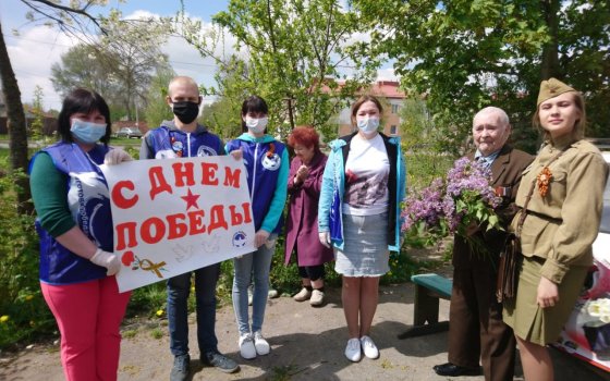 Гусевские волонтеры приняли участие в поздравлении ветеранов с Днем Победы