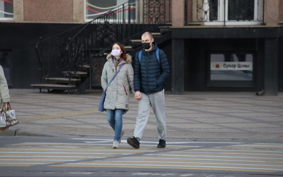 Областное правительство обязало носить маски и на улице