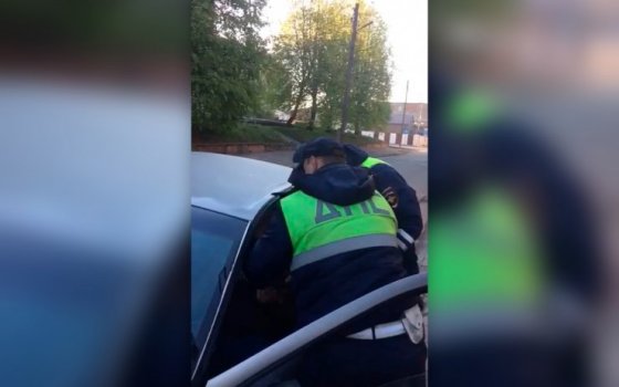 В УМВД прокомментировали конфликтную ситуацию между сотрудниками ДПС и водителем на улице Саперной