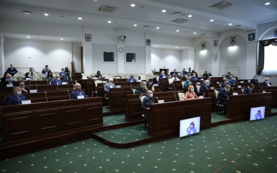 На заседании областной Думы отметили наградами организации и жителей региона
