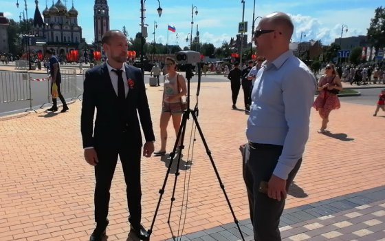Во время парада на пункте контроля у двух человек выявили повышенную температуру
