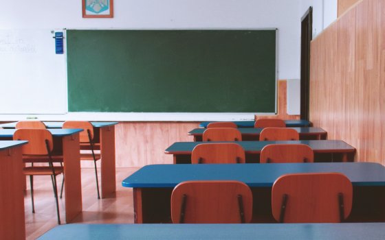 Гусевские выпускники сдают ЕГЭ по обществознанию и химии