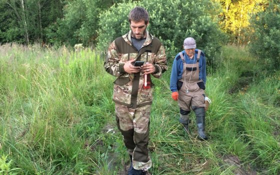 В Гусевском районе поисковики вывели из леса заблудившегося пожилого мужчину