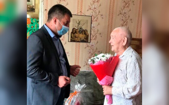 Александр Китаев поздравил с Днём рождения ветерана Великой Отечественной войны Манягина Василия