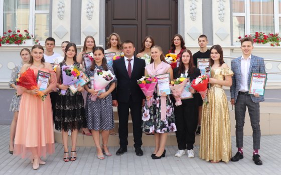В Гусеве в торжественной обстановке чествовали лучших выпускников 2020 года