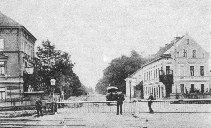 Гольдапенштрассе (вид с железнодорожного переезда за город). 1900 год
