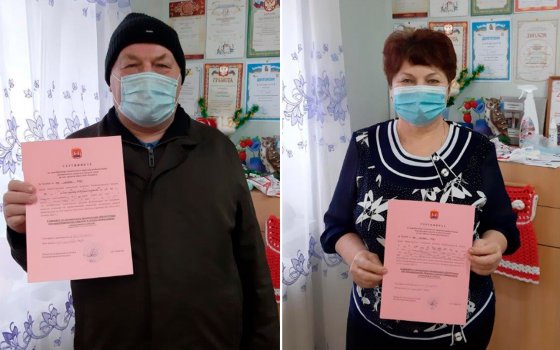 В Гусеве вручили первые сертификаты незрячим людям на приобретение специальных смартфонов