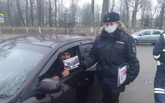 Сотрудники ГИБДД провели профилактическое мероприятие «Лучший подарок для ребенка — автокресло!».