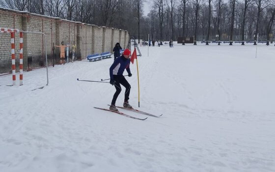 На городском стадионе прошел тренировочный процесс по лыжным гонкам и стрельбе из электронного оружия