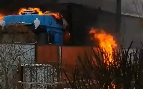 В Гусеве водители прогревали фуру паяльной лампой и подожгли её