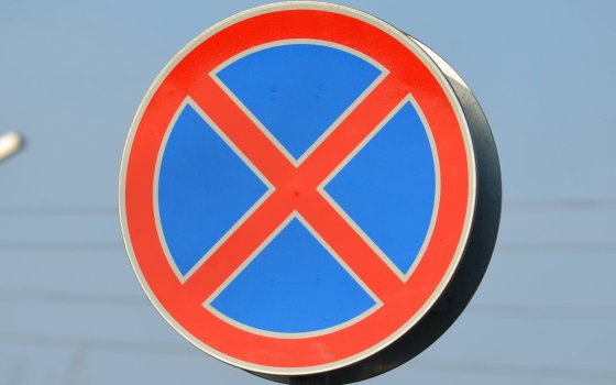 На ул. Московской и пр. Ленина установили дополнительные дорожные знаки «Остановка запрещена»