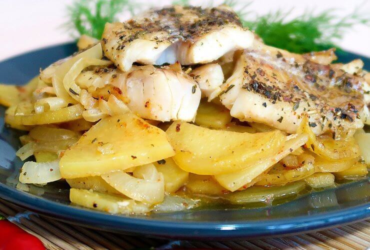 Рыба с репой, картофелем и макаронами