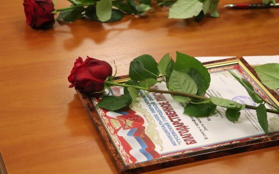 В городской администрации муниципальных служащих поздравили с профессиональным праздником