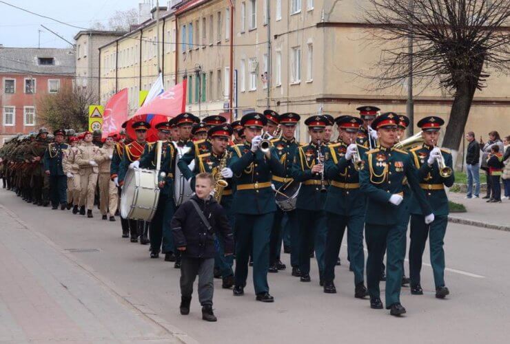 Под окнами единственного оставшегося в живых в Гусеве ветерана устроили парад