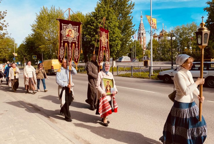 В Гусеве прошел традиционный крестный ход вокруг города