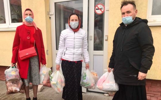 Послушники гусевского прихода раздали нуждающимся продуктовые наборы, купленные на пожертвования
