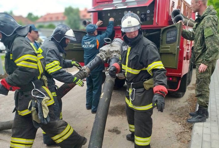 В Гусеве в рамках учений предотвратили распространение пожара на населенный пункт
