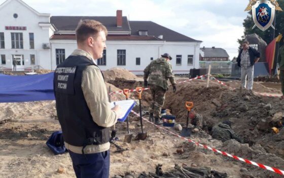 На привокзальной площади  обнаружено не менее 75 останков бойцов Красной армии