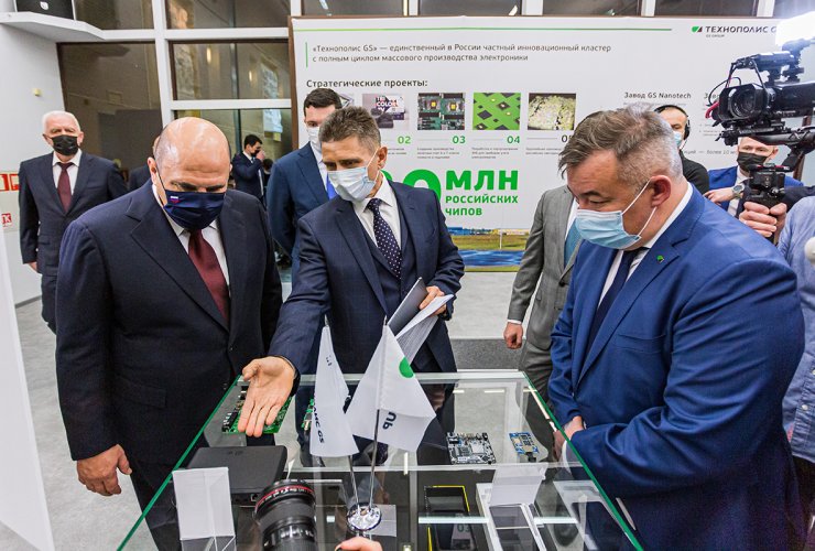 Михаил Мишустин готов помочь производителям микроэлектроники в Гусеве