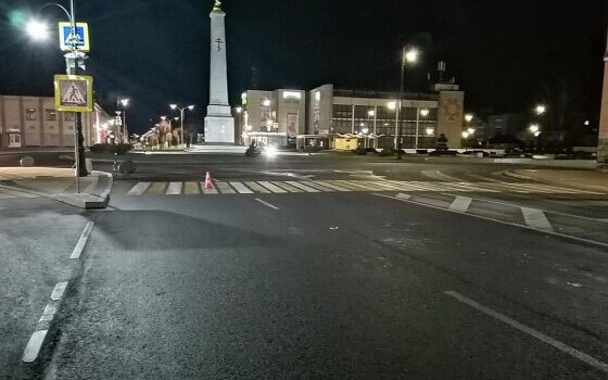 В центре города на «зебре» сбили 17-летнего парня, водитель скрылся