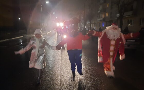 Вчера на городскую площадь прибыла главная новогодняя ёлка