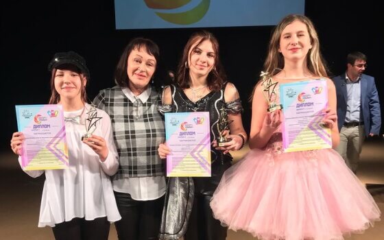 Вокалистки ансамбля «Бубенцы» взяли три победы в конкурсе «VinArt»