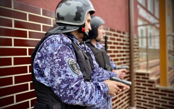 В Гусеве сотрудники Росгвардии задержали мужчину, устроившего дебош в ресторане