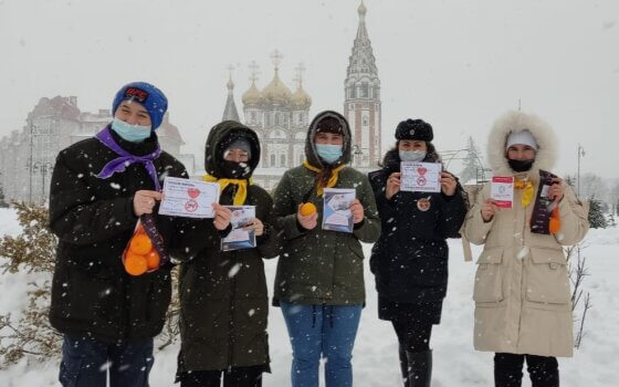 Госавтоинспекция и студенческий патруль провели акцию «Витамины вместо алкоголя»