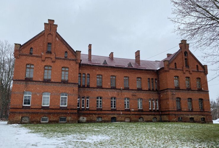 На ремонт исторического здания казармы уланского полка выделили 69 млн рублей