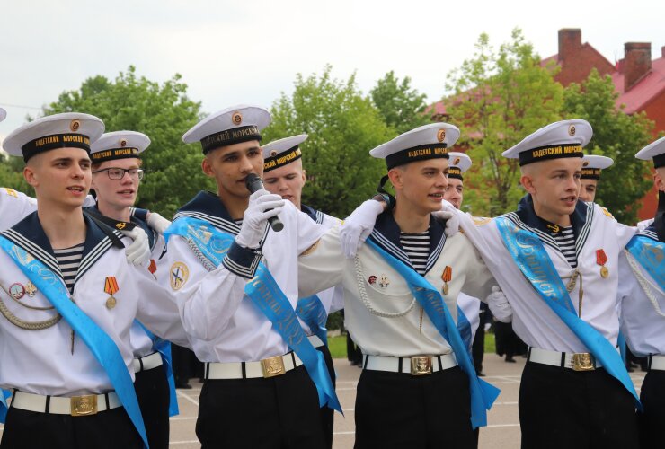 Сегодня со школой-интернатом попрощался 21 кадет