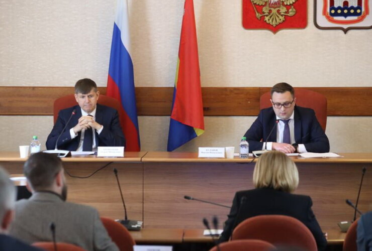 Заксобрание поддержало предложение наградить главврача Гусевской больницы почётной грамотой