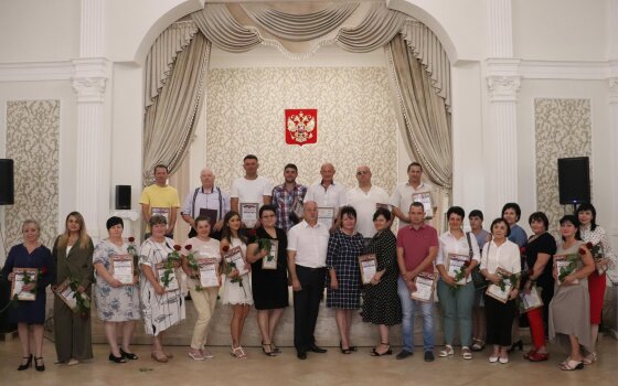 В Гусеве работников торговли поздравили с профессиональным праздником