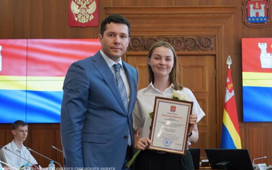 Глава региона отметил благодарностью выпускников-стобалльников