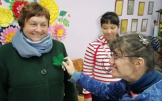 Воспитанники социального центра провели традиционную акцию «Подари тепло»