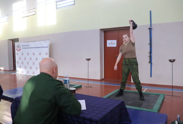 В политехе прошли соревнования по армейскому гиревому рывку