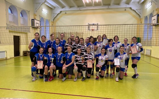 Команда спортивной школы Гусева выиграла турнир по волейболу на «Призы Деда Мороза»