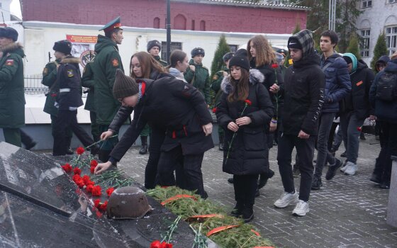 В Гусеве на братской могиле прошло торжественное мероприятие, посвященное Дню Героев Отечества