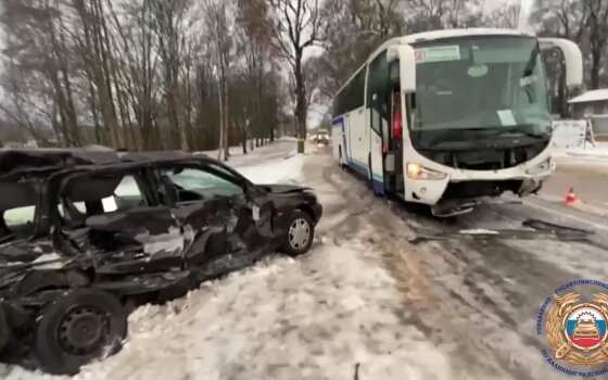 В Фурманово Ford врезался в рейсовый автобус, один человек погиб