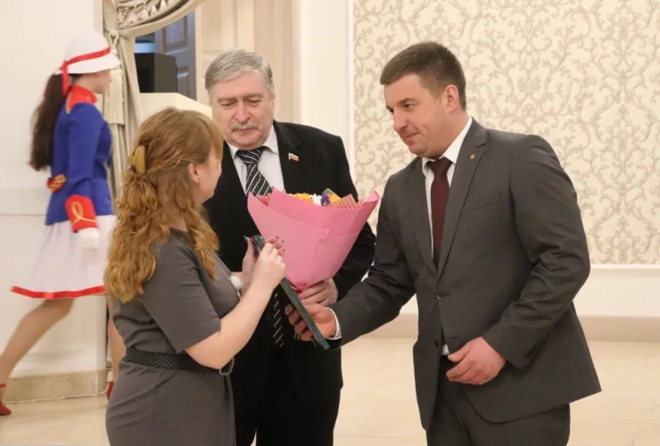 В Гусеве наградили победителей муниципального этапа конкурса «Учитель года — 2023»