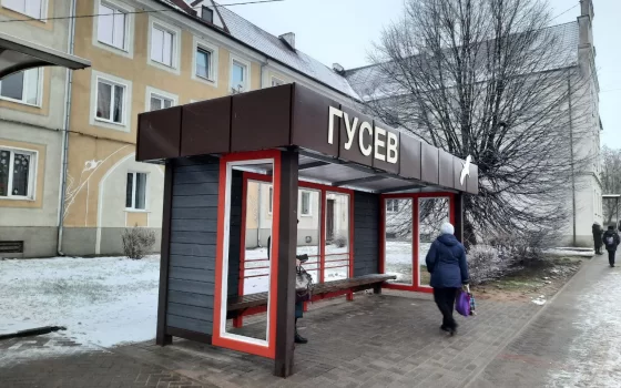 От рук гусевца, разбившего экраны, пострадала ещё одна остановка