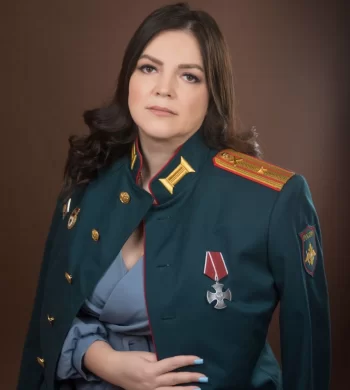 Алёна — жена майора