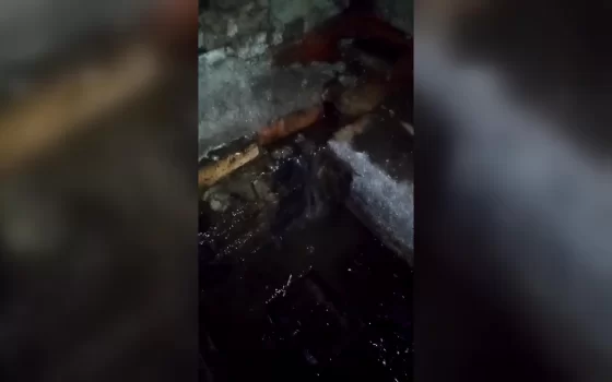 Жильцы дома на Московской много лет не могут добиться ремонта, чтобы предотвратить подтопление подвала
