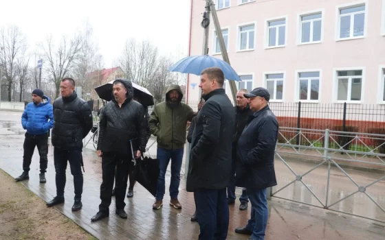 Глава городской администрации в рамках выездного совещания посетил объекты системы образования